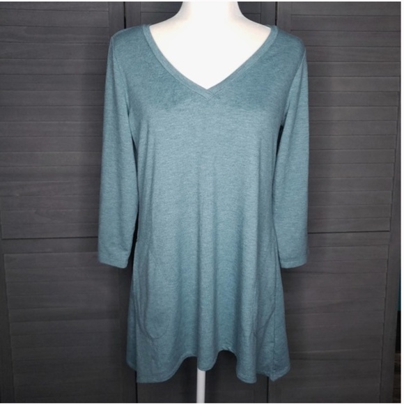 Lori Goldstein LOGO V Neck Medium Shirt Top